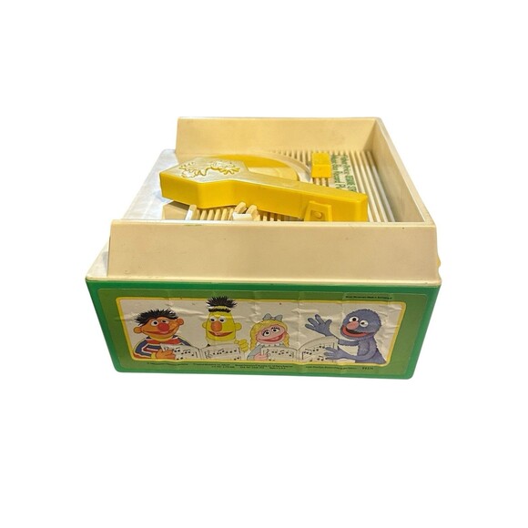 Vintage Fisher Price Sesame Street Music Box Record Player 1984 - Picture 4 of 13